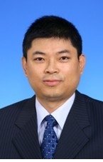 ˴